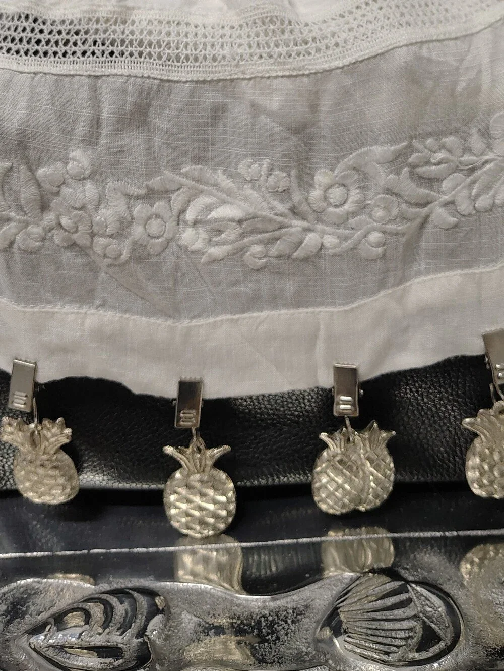 VTG Silver Pewter Pineapple Clip Tablecloth Weight Set (4) Charming Decor Accent